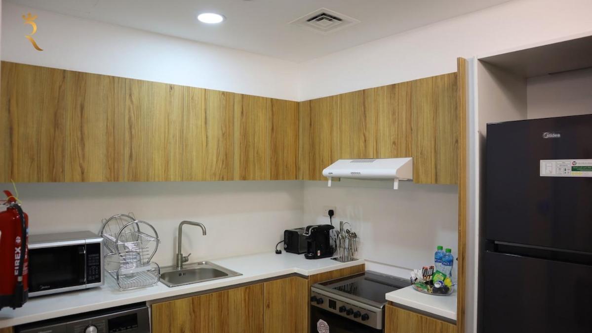 Cozy 2br Masdar Pool Parking And Near Airport