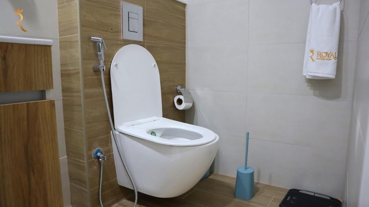 Apartment Cozy 2br Masdar Pool Parking And Near Airport Abu Dhabi
