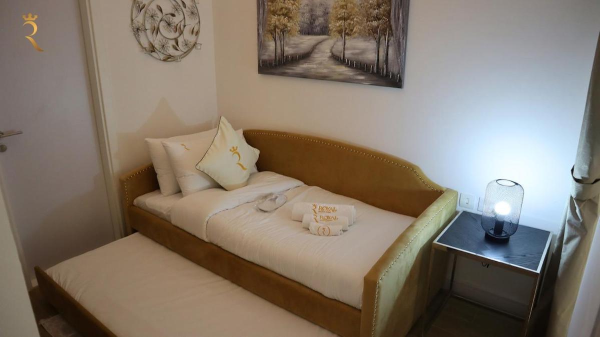 Apartment Cozy 2br Masdar Pool Parking And Near Airport