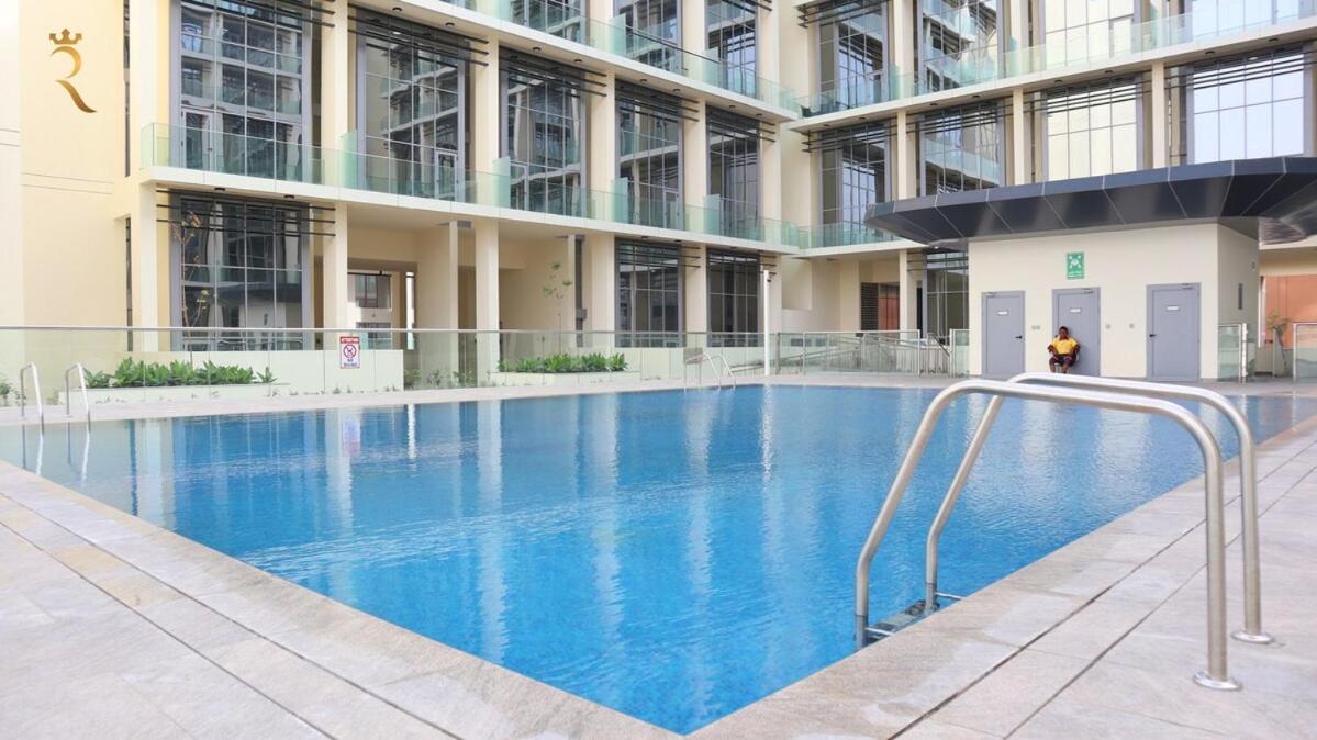 Cozy 2br Masdar Pool Parking And Near Airport Abu Dhabi