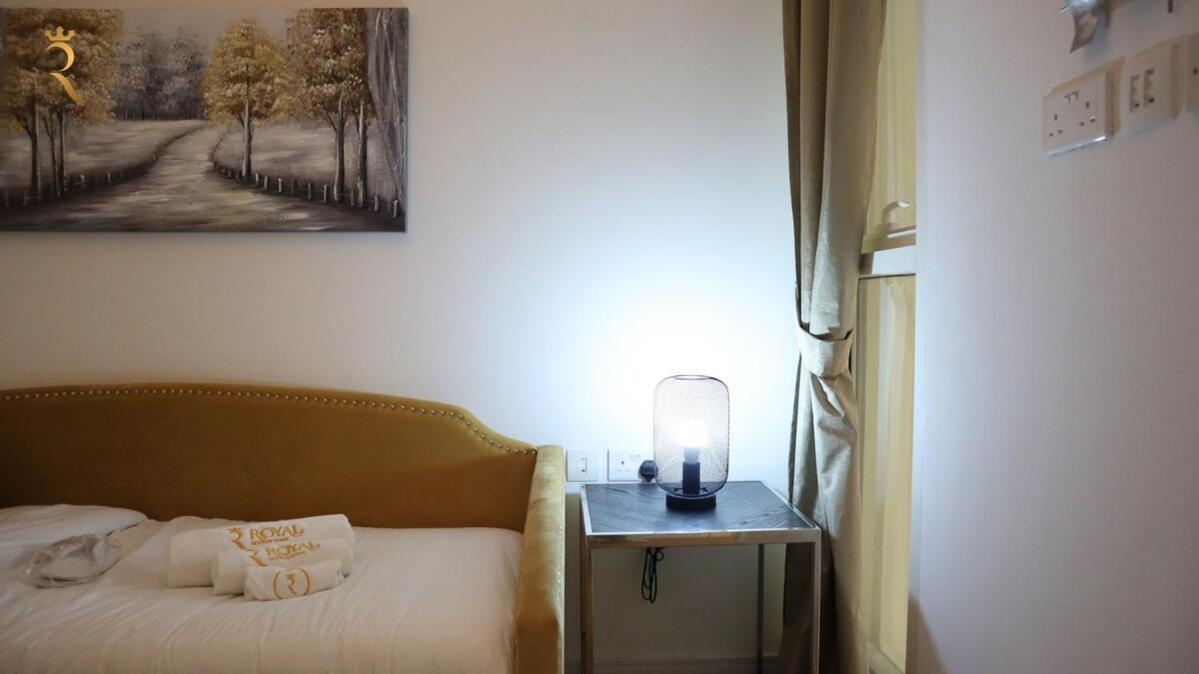 Cozy 2br Masdar Pool Parking And Near Airport Apartment
