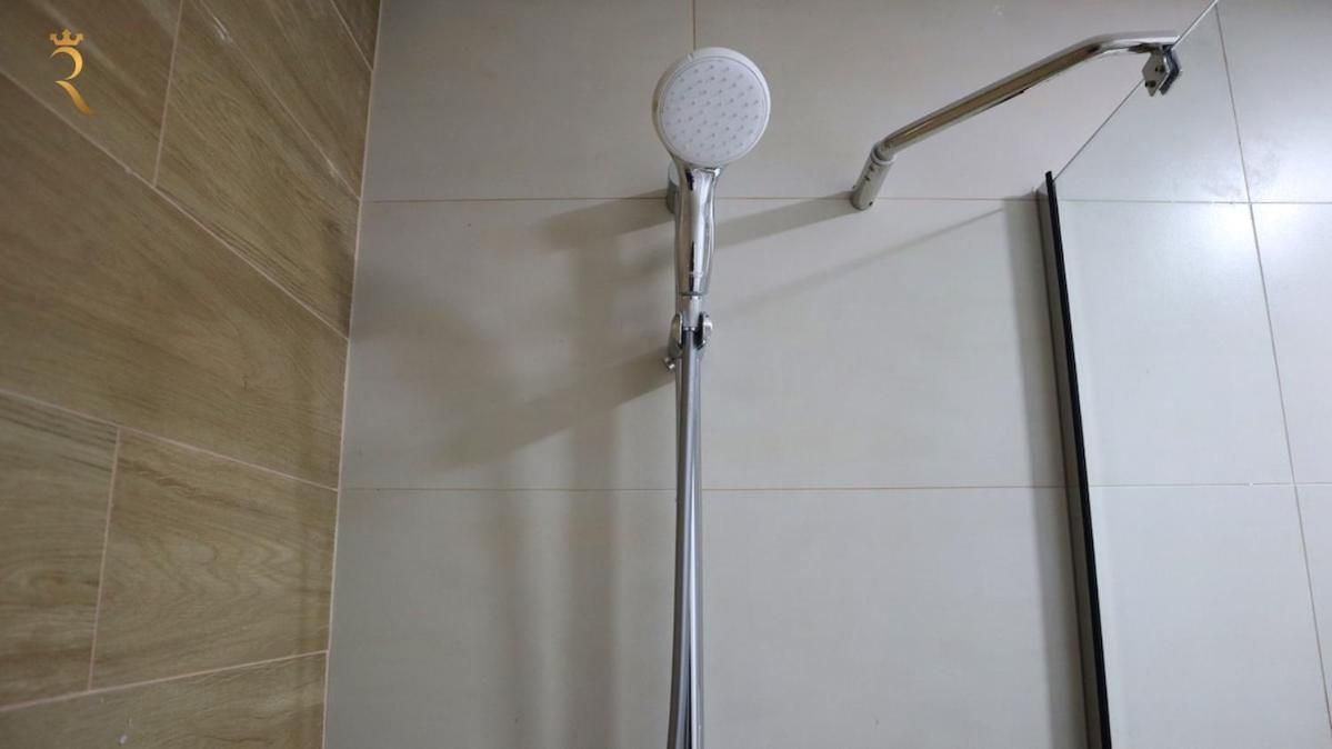 Cozy 2br Masdar Pool Parking And Near Airport