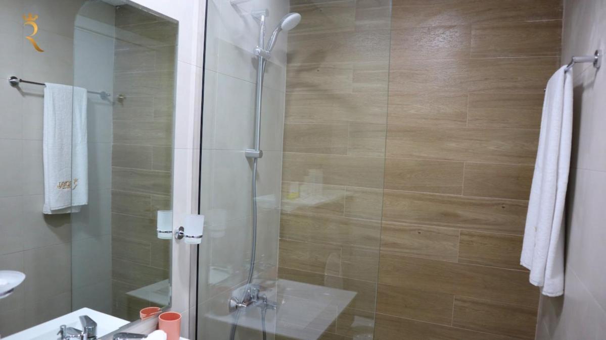 Cozy 2br Masdar Pool Parking And Near Airport Apartment