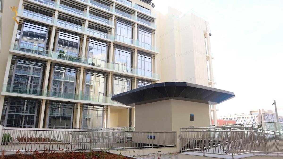 Apartment Cozy 2br Masdar Pool Parking And Near Airport