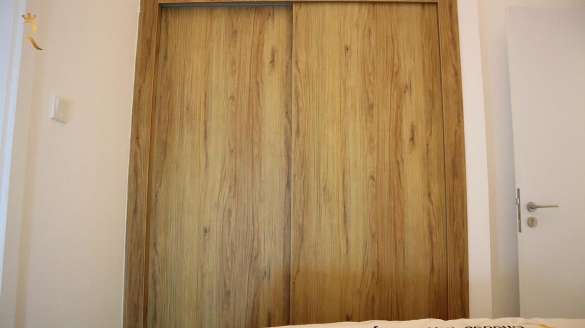 Cozy 2br Masdar Pool Parking And Near Airport *