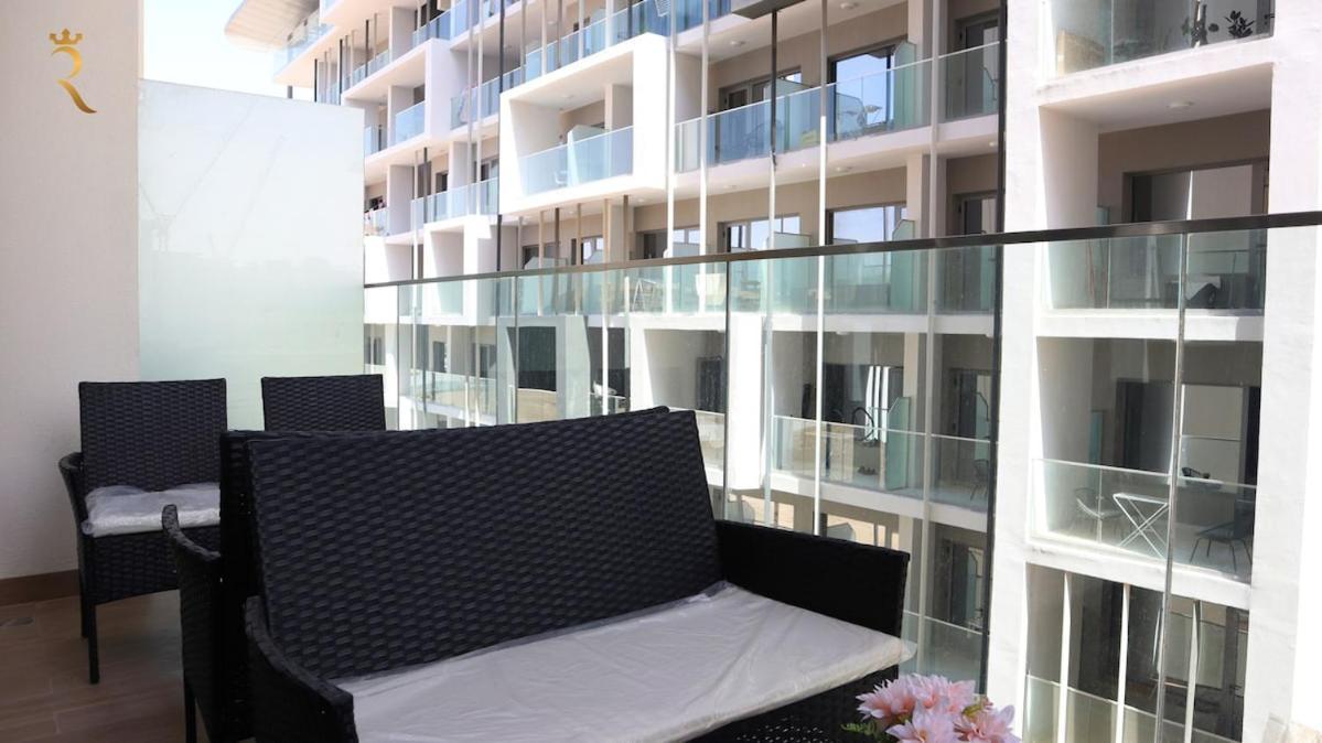 Apartment Cozy 2br Masdar Pool Parking And Near Airport Abu Dhabi