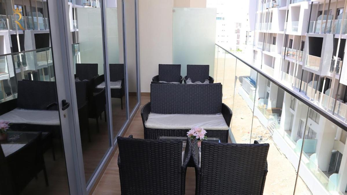 Cozy 2br Masdar Pool Parking And Near Airport Apartment *
