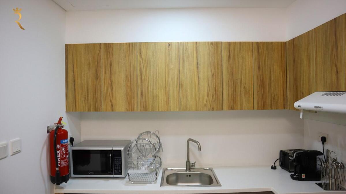 Apartment Cozy 2br Masdar Pool Parking And Near Airport Abu Dhabi
