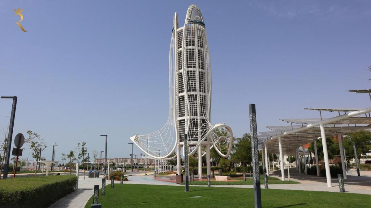 Cozy 2br Masdar Pool Parking And Near Airport *