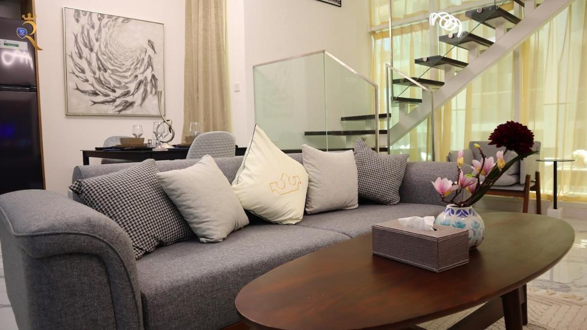 Cozy 2br Masdar Pool Parking And Near Airport Apartment *