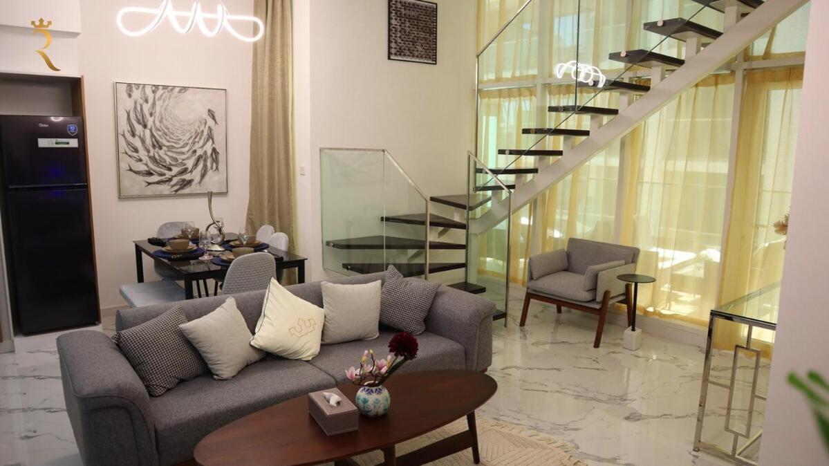 Cozy 2br Masdar Pool Parking And Near Airport Abu Dhabi